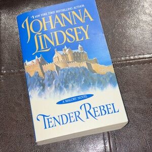 Johanna Lindsey 'Tender Rebel' Book